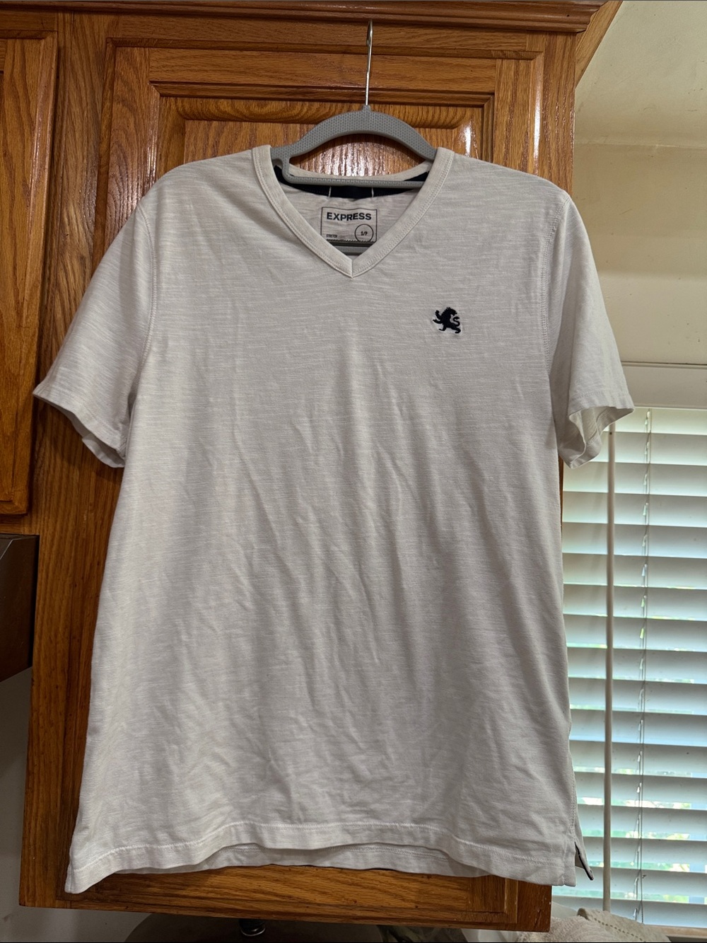 MEN’s Express V-Neck Short Sleeve Tee with Embroidered Logo size SMALL (36-38)